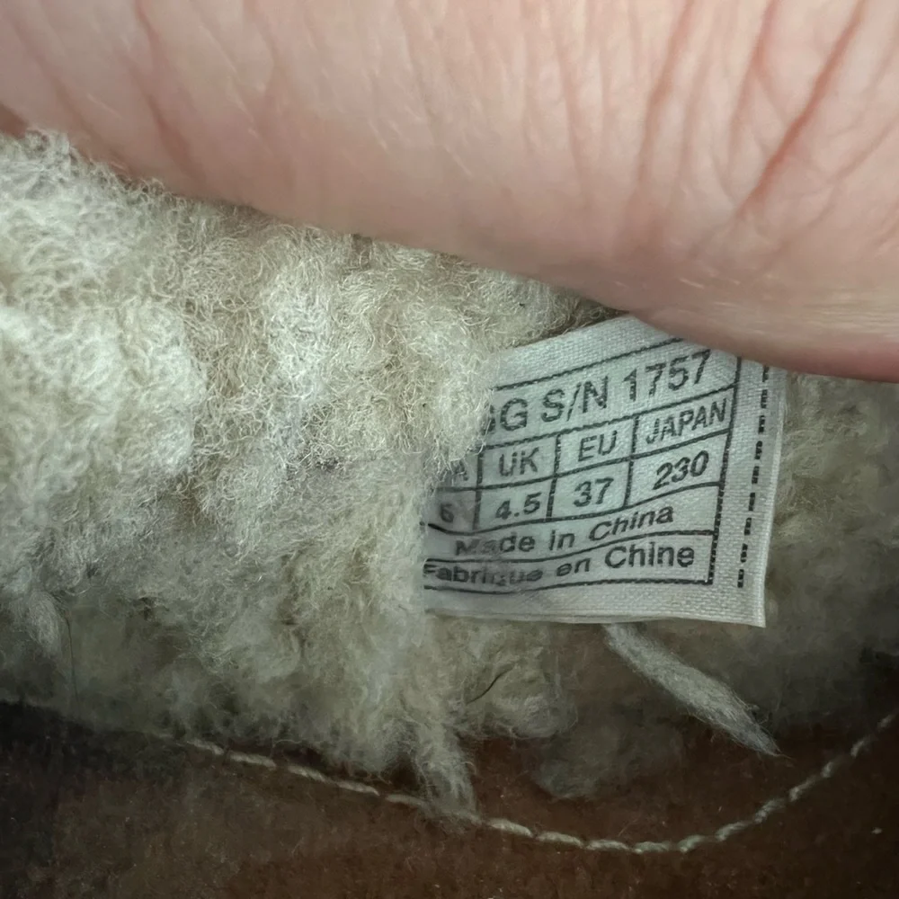 Womens UGG Moccasins/Clog new - Picture 6 of 6